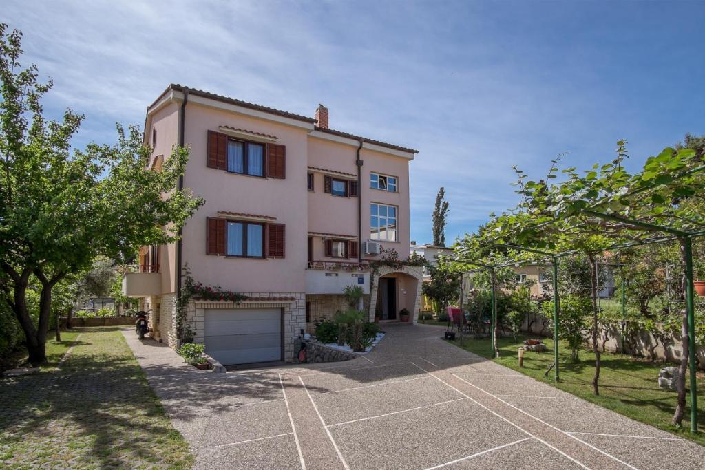 Budova, kde se apartmán nachází