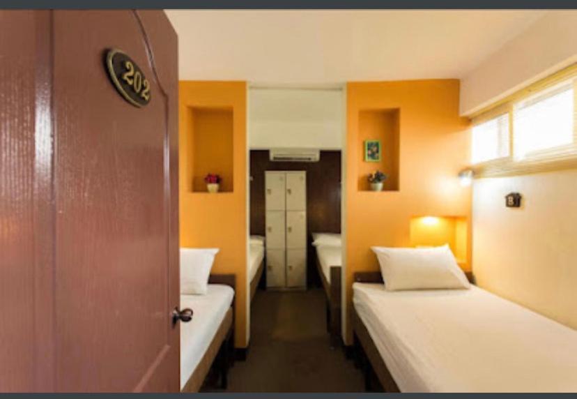 Кровать или кровати в номере Nearthepark Backpack Hostel 2