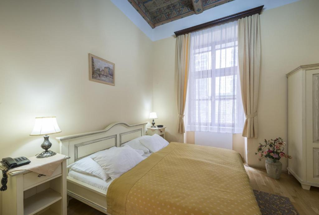 Postel nebo postele na pokoji v ubytování Hotel Cerny Slon