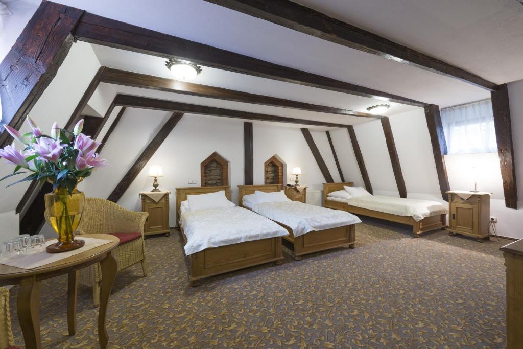 Postel nebo postele na pokoji v ubytování Hotel Cerny Slon