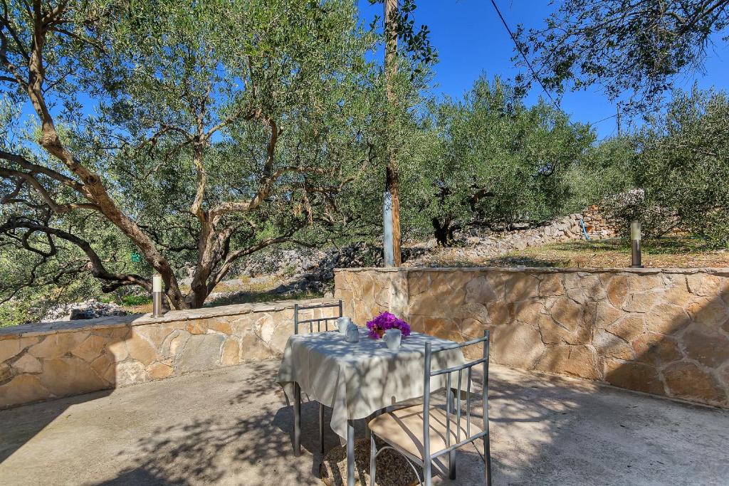Zahrada ubytování Apartments by the sea Cove Pokrivenik, Hvar - 5231