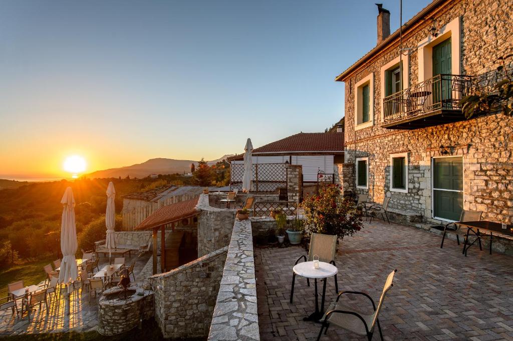 Gerofotis Traditional Guesthouse est 1892 - Close to Aigio, Akoli, Selianitika - Suite