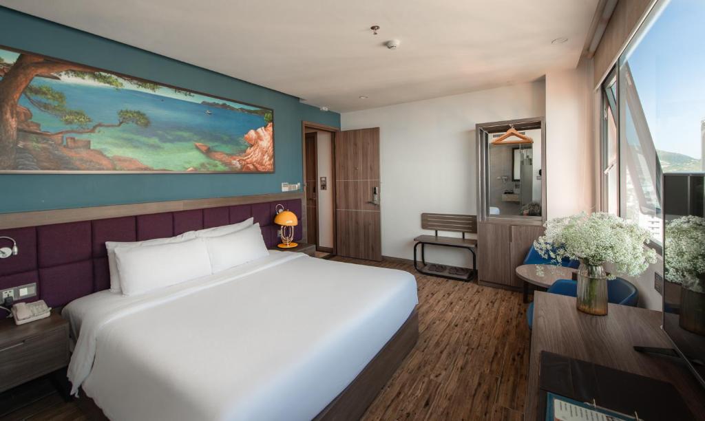 Postel nebo postele na pokoji v ubytování Aaron Hotel