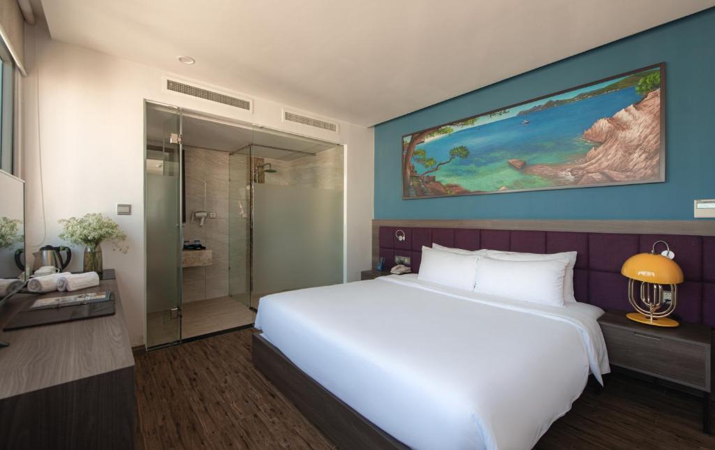 Postel nebo postele na pokoji v ubytování Aaron Hotel