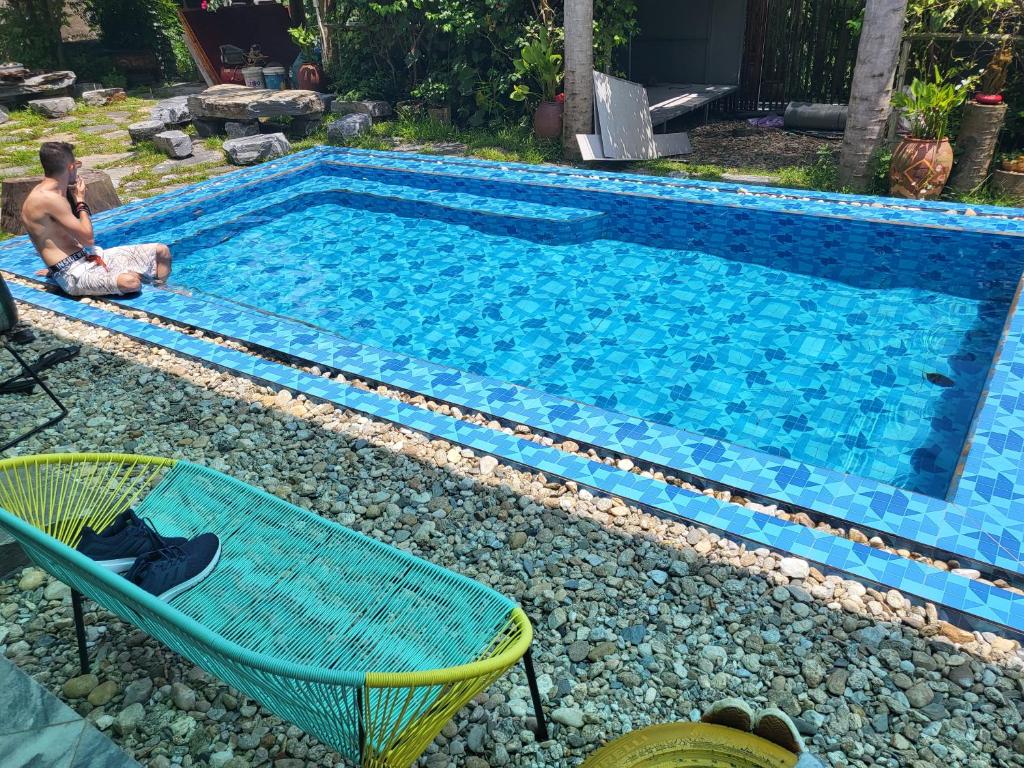Bazén v ubytování Ha Giang Loop Hostel & Tours nebo v jeho okolí