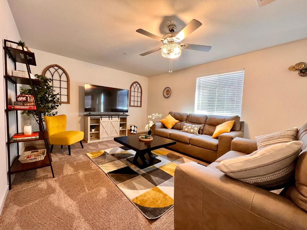 Chowchilla Lovely Home on your way to Yosemite!