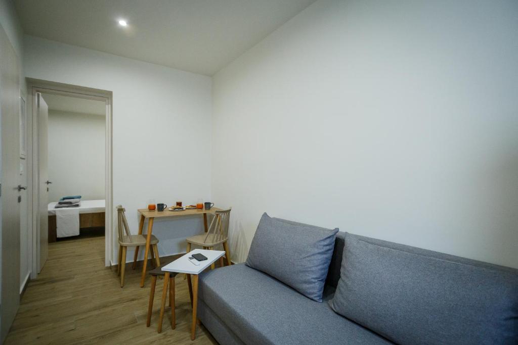 Posedenie v ubytovaní Central Corner Apts - Charming Apartments for 3 in the Heart of the City Perfect for Memorable Summer Experiences By Villa Mana Gers