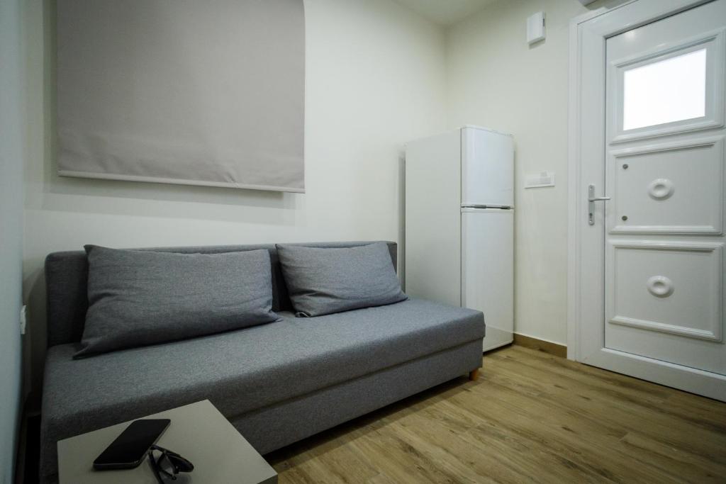 Posedenie v ubytovaní Central Corner Apts - Charming Apartments for 3 in the Heart of the City Perfect for Memorable Summer Experiences By Villa Mana Gers