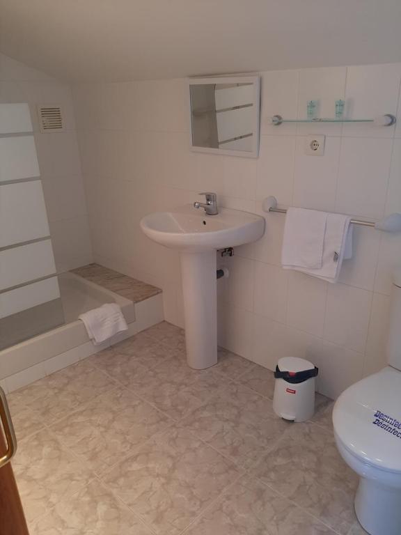A bathroom at Valle la Fuente