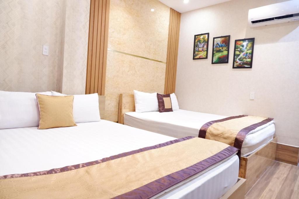 Postel nebo postele na pokoji v ubytování Winny Hotel Ninh Kieu Quay