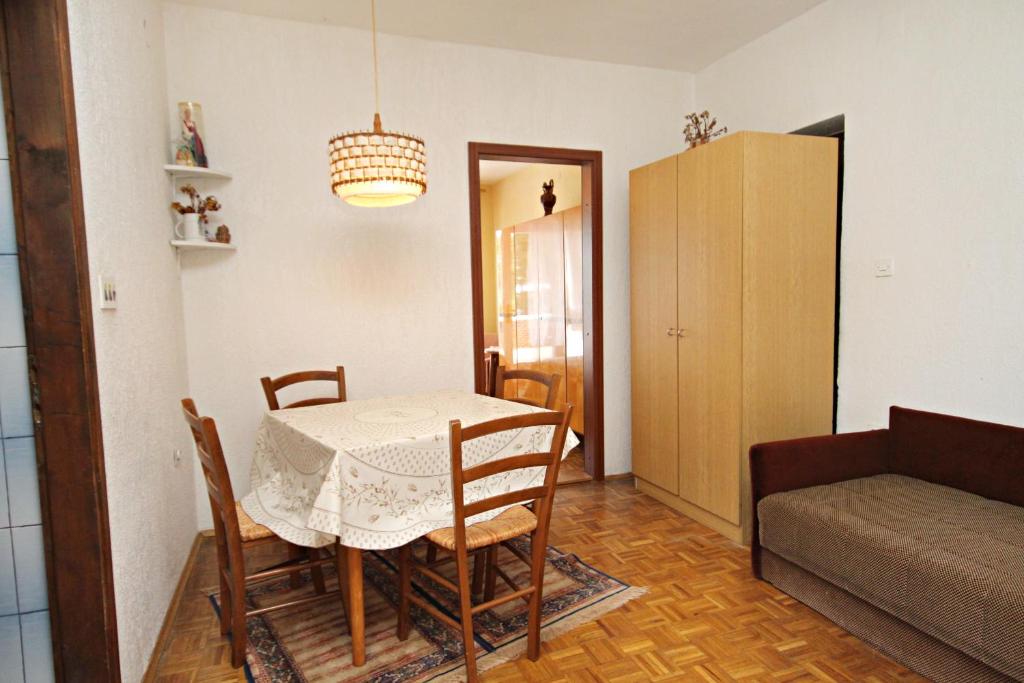 Posezení v ubytování Apartments by the sea Novi Vinodolski - 5558