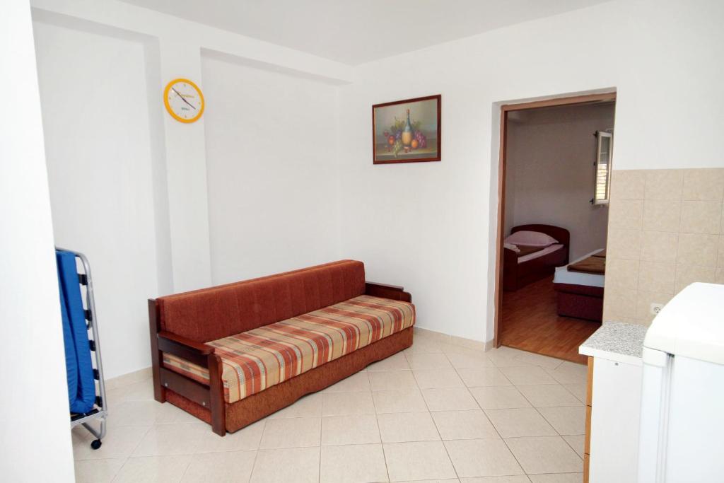 Posteľ alebo postele v izbe v ubytovaní Apartments and rooms with parking space Senj - 5569