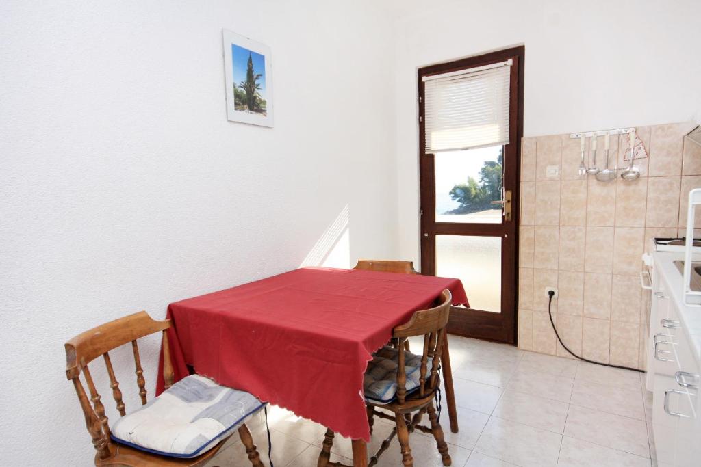 Kuchyň nebo kuchyňský kout v ubytování Apartments by the sea Cove Solotisa, Hvar - 5610