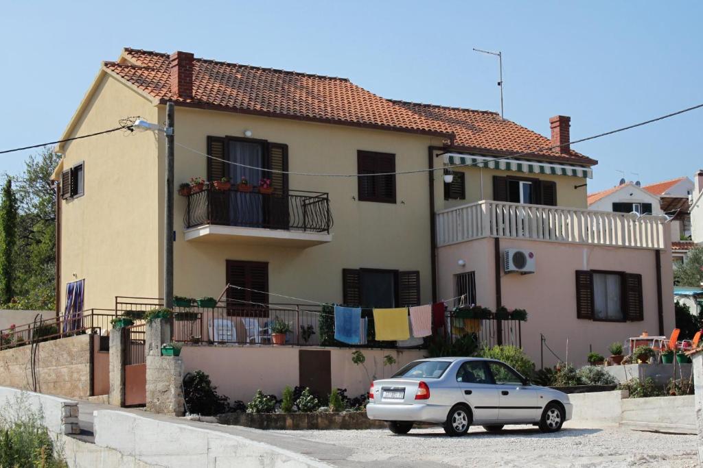 Apartments with parking space Supetar, Brac - 5628