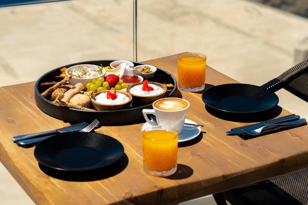 Daydream Luxury Suites - 8