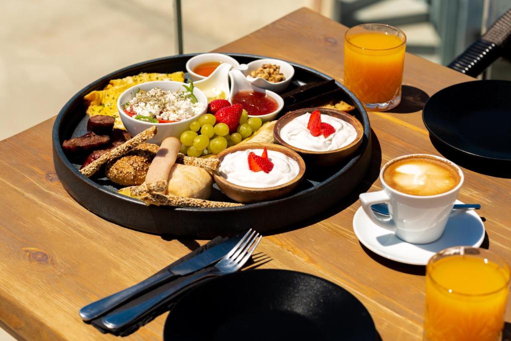 Daydream Luxury Suites - 10