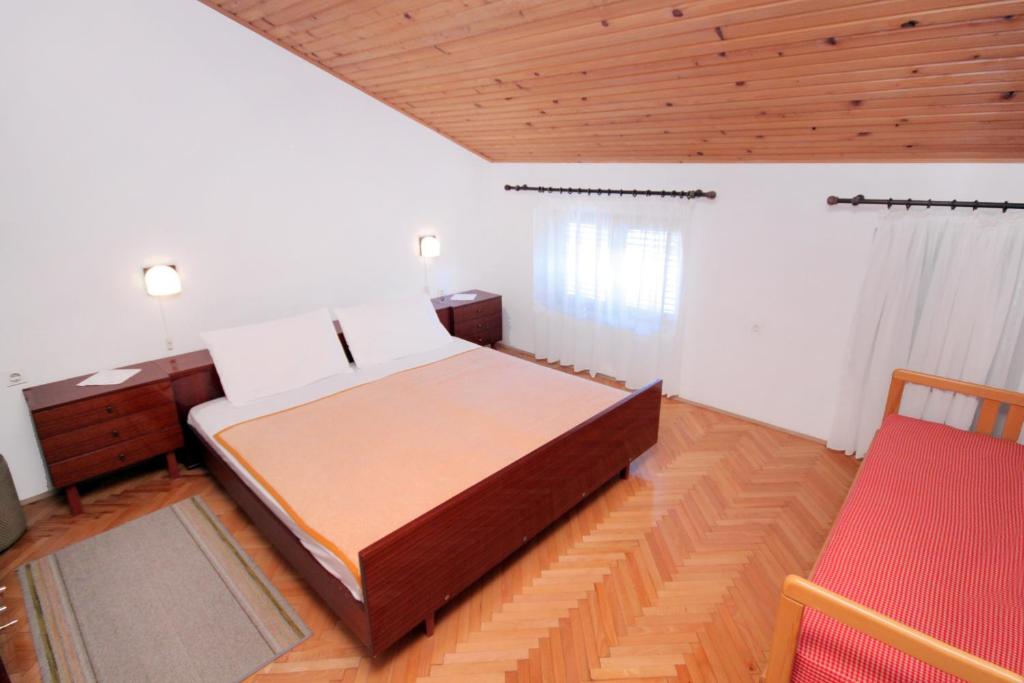 Postel nebo postele na pokoji v ubytování Apartments with a parking space Novi Vinodolski - 5587