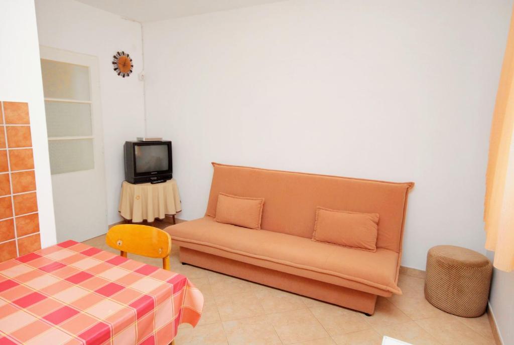 TV a/nebo společenská místnost v ubytování Apartments with a parking space Novi Vinodolski - 5587