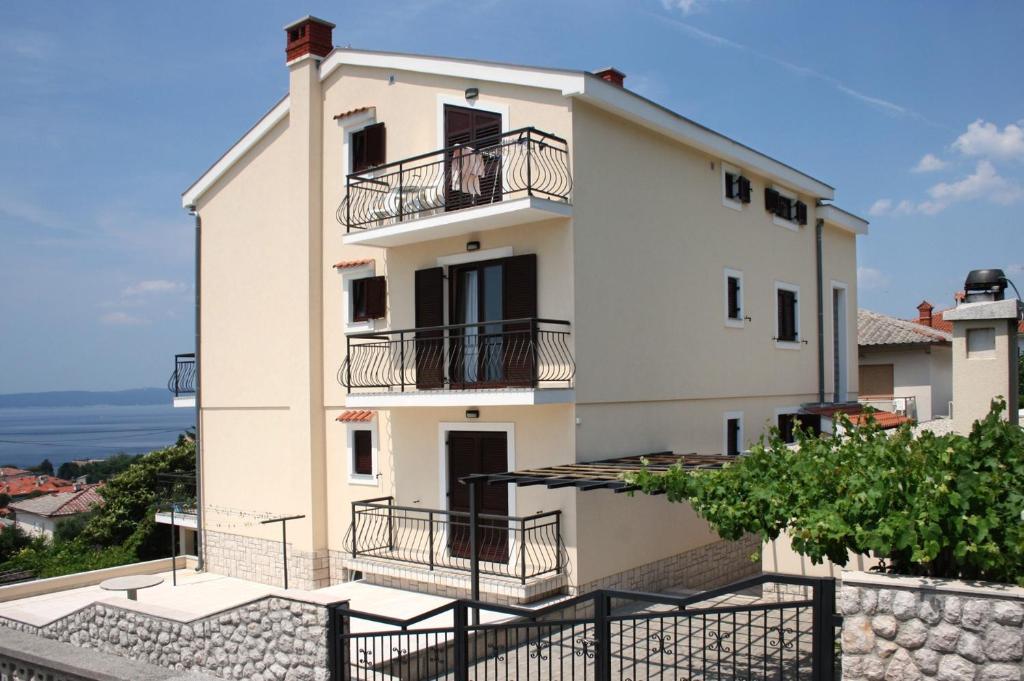 Budova, v ktorej sa apartmán nachádza