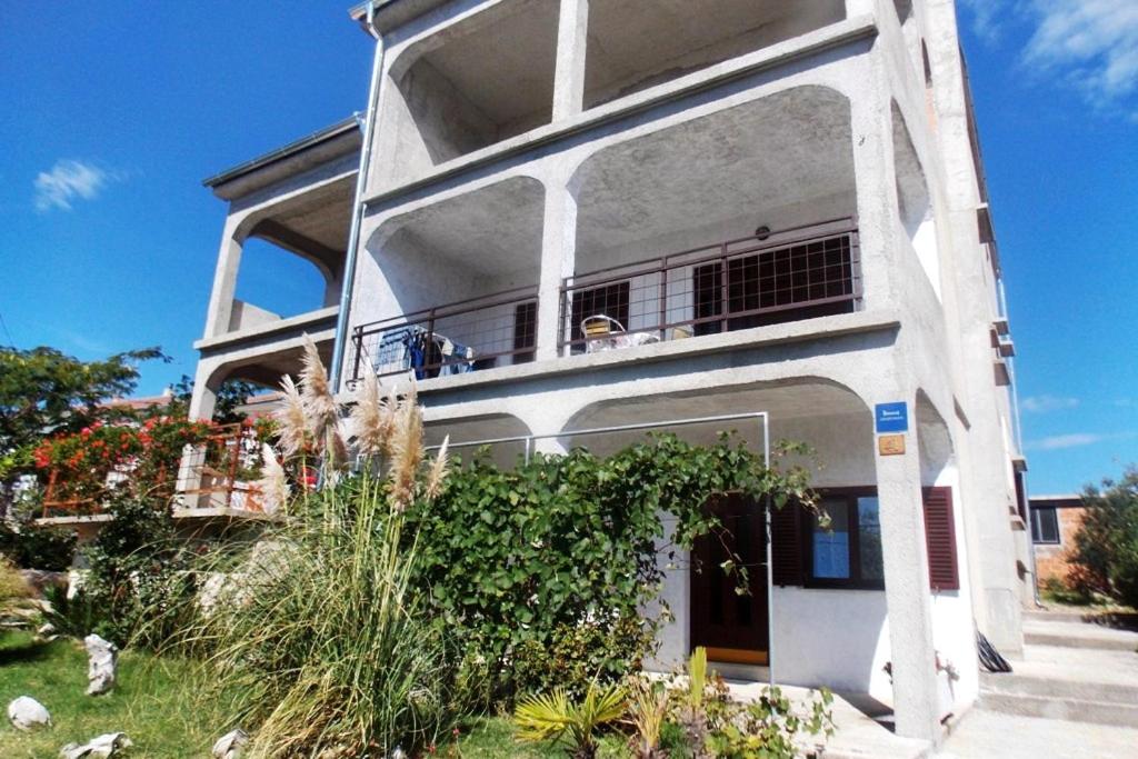 Apartments with parking space Novi Vinodolski - 5600