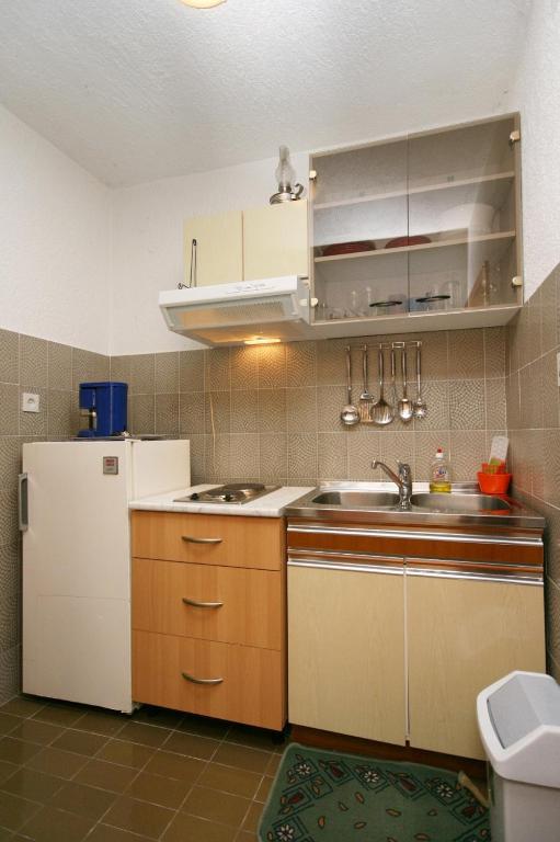 Kuchyňa alebo kuchynka v ubytovaní Apartments with a parking space Jadranovo, Crikvenica - 5533