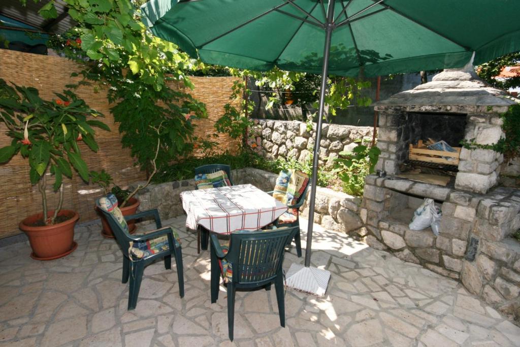 Patio alebo iná vonkajšia časť ubytovania Apartments with a parking space Jadranovo, Crikvenica - 5533