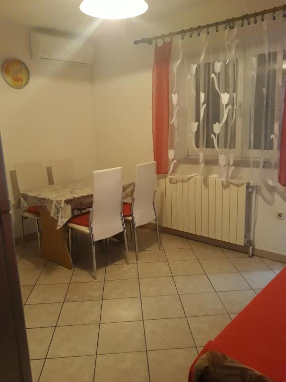 Fotografia z galérie ubytovania Apartments with a parking space Krk - 5364 v destinácii Krk