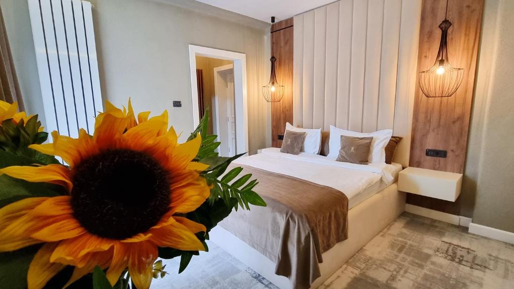 a bedroom with a bed with a sunflower next to it at Elexus Boutique in Predeal