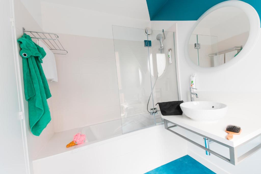 a white bathroom with a sink and a mirror at ibis Styles Toulon Centre Port in Toulon