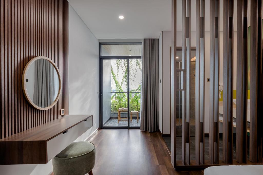 Phòng Studio Executive Có Ban Công Nhìn Ra Thành Phố