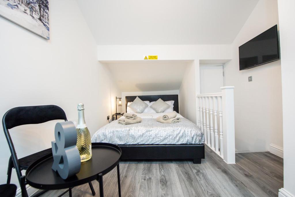 Five Seasons Liverpool City - Modern Studios near Anfield - 