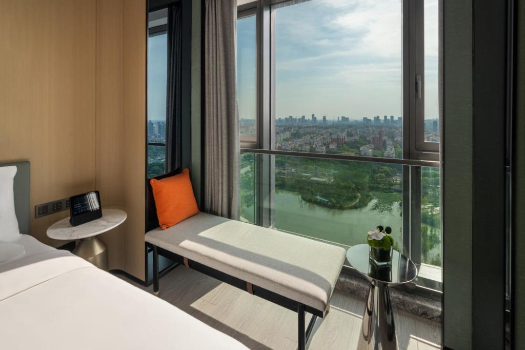 Novotel Shanghai Caohejing - Suite Roi Supérieure - Côté Lac