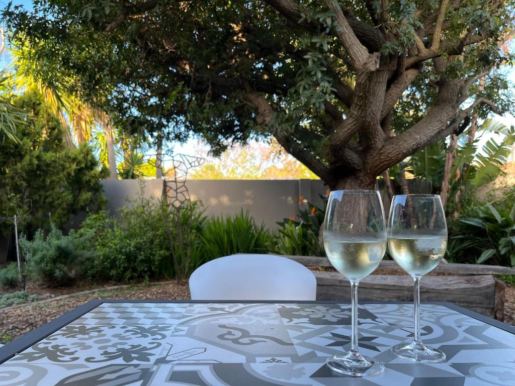 THE CORNER COTTAGE, Somerset West (updated prices 2024)