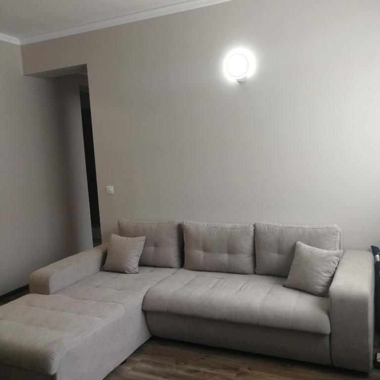 BEST APARTHOTEL EVER! next to Airport Otopeni - Apartamento De Una Habitación