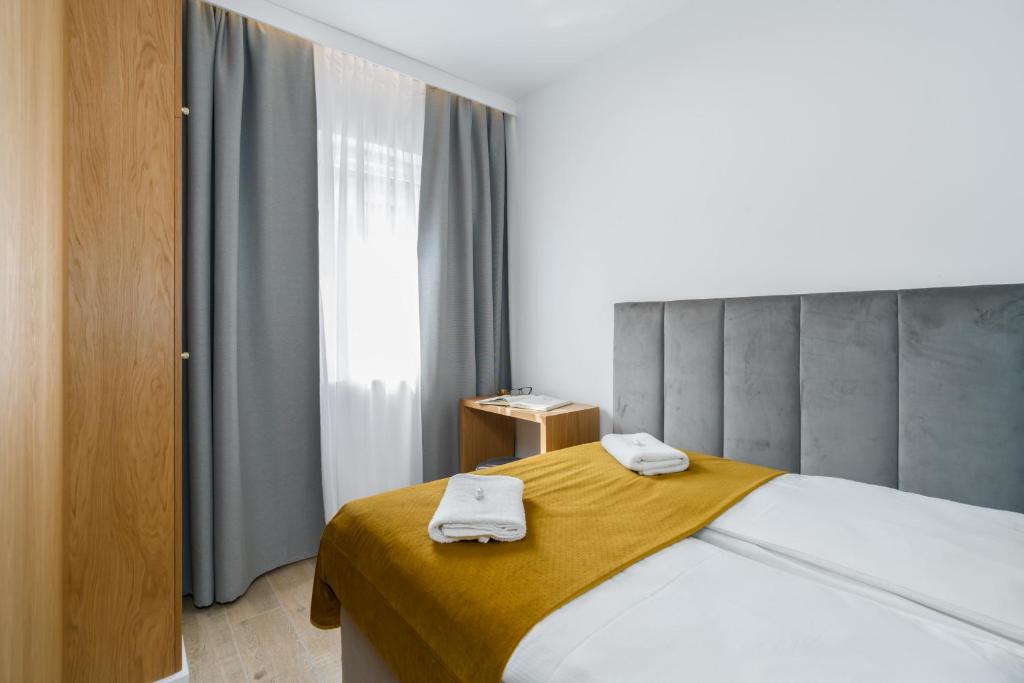 Posteľ alebo postele v izbe v ubytovaní Niedziałkowskiego 25 Apartments Stary Browar City Center by Renters Prestige