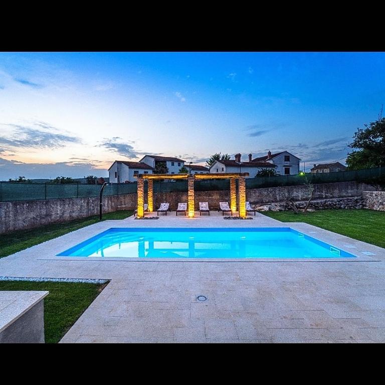 Bazén v ubytovaní Villa Campiello heated pool alebo v jeho blízkosti