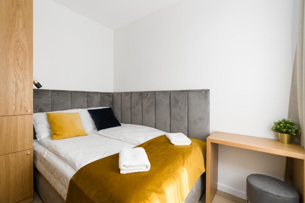 Posteľ alebo postele v izbe v ubytovaní Niedziałkowskiego 25 Apartments Stary Browar City Center by Renters Prestige