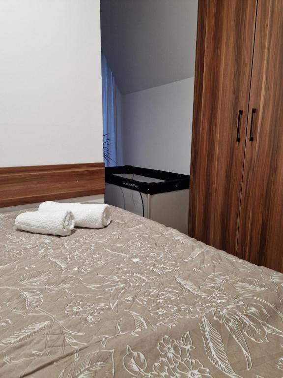 Postel nebo postele na pokoji v ubytování Apartman Borovi 18