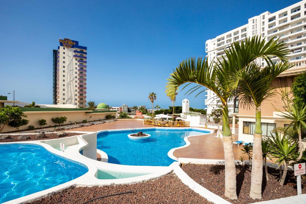 Piscina de la sau aproape de Paradise Flat near Hard Rock by LoveTenerife