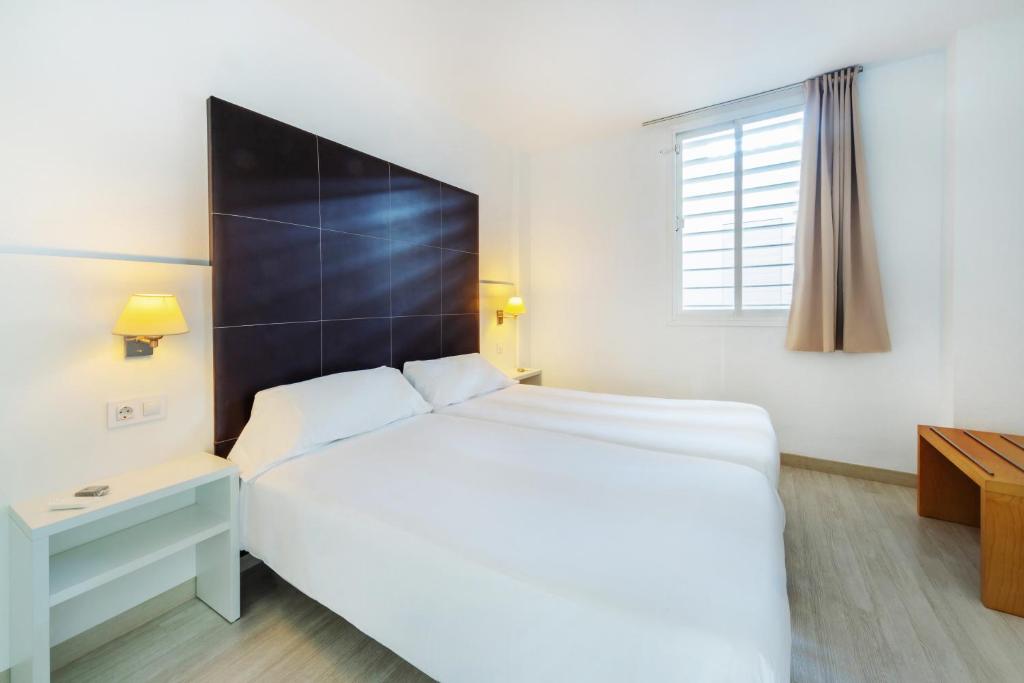 Club Simó - One-Bedroom Apartment (3 Adults + 1 Child)