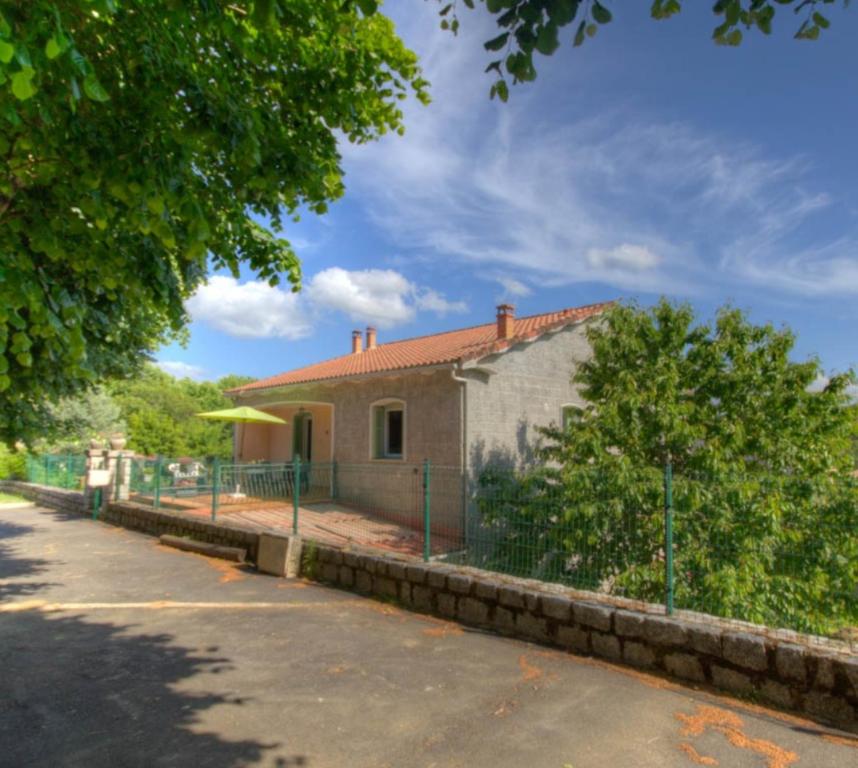 a building with a fence in front of it at Casa santoni 20 in Grosseto-Prugna