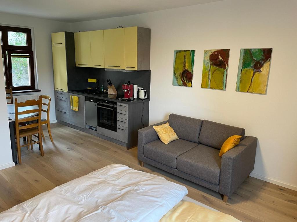 a living room with a couch and a kitchen at Ferienwohnung mit Wasserzugang in Lychen