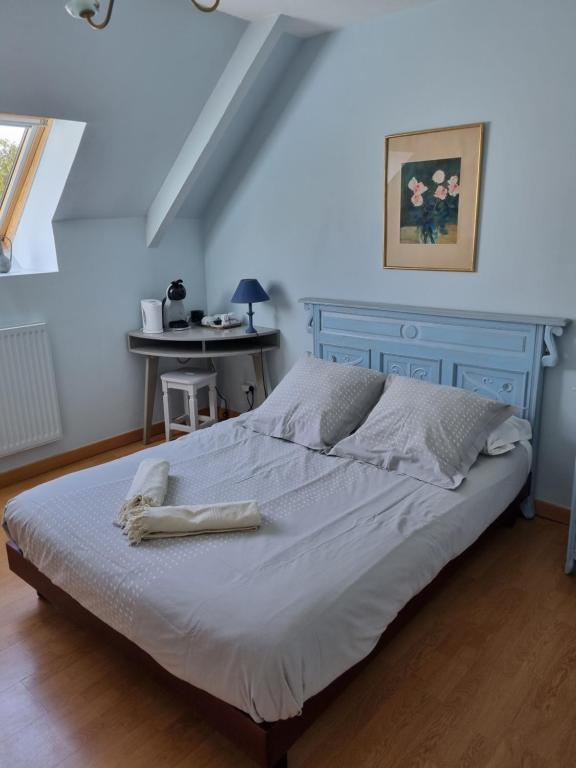 Postel nebo postele na pokoji v ubytování Chambre Miro - Closeries du Golfe