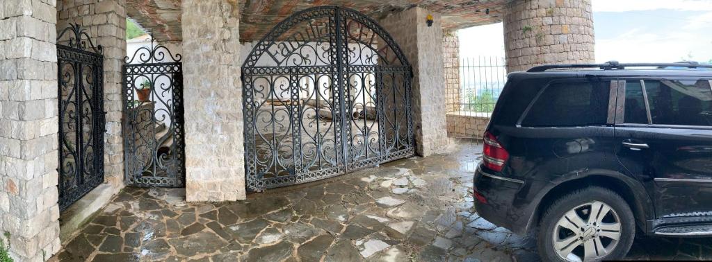 Fotografie z fotogalerie ubytování Villa Celaj “The Castle” v destinaci Krujë
