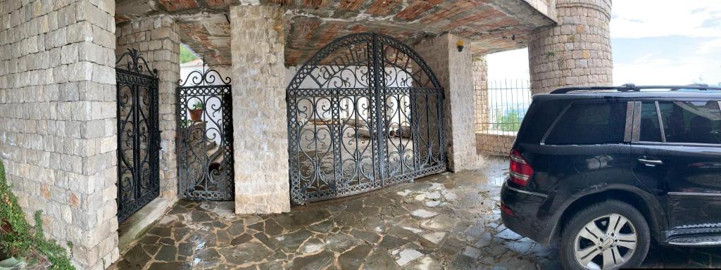 Fotografie z fotogalerie ubytování Villa Celaj “The Castle” v destinaci Krujë