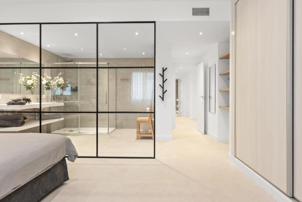 Posteľ alebo postele v izbe v ubytovaní Large apartment in Playas del Duque