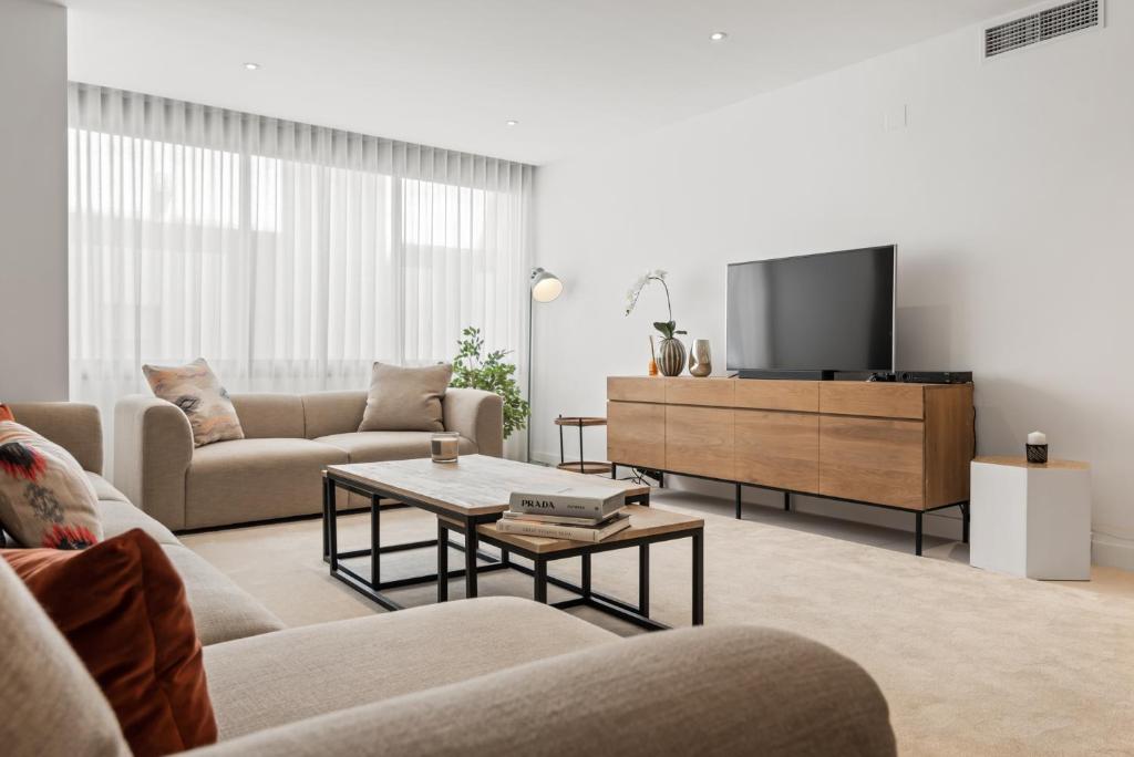Televízia a/alebo spoločenská miestnosť v ubytovaní Large apartment in Playas del Duque