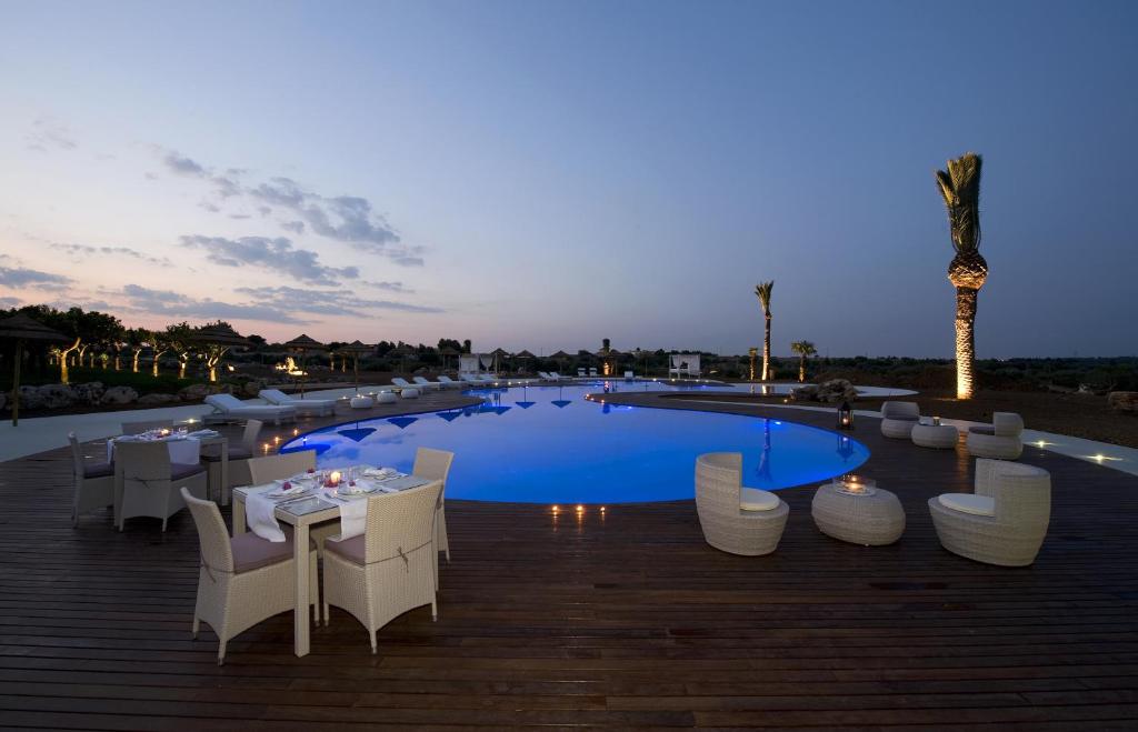 Bazén v ubytování Hotel Borgo Pantano nebo v jeho okolí