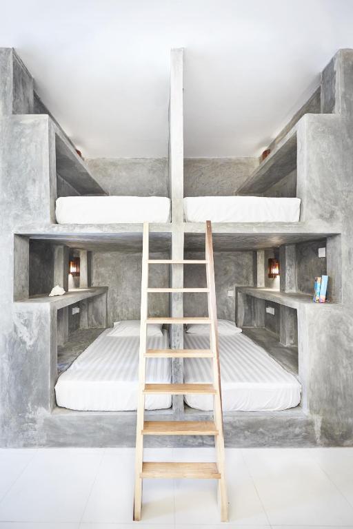 Postel nebo postele na pokoji v ubytování drivethru Hostel Polhena