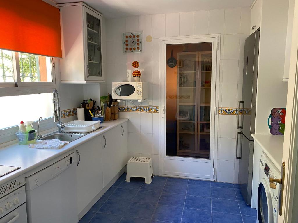 Kuchyň nebo kuchyňský kout v ubytování Apartamento familiar Paraiso en Riviera del Sol Mijas